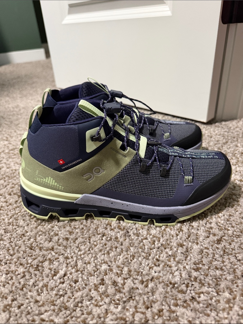 On Running Cloudrock Edge Mid-Top Trail Boots — Navy & Light Green